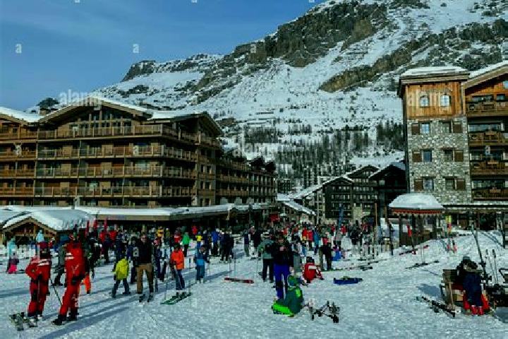Escorts Val-d Isere, France — Local Companions
