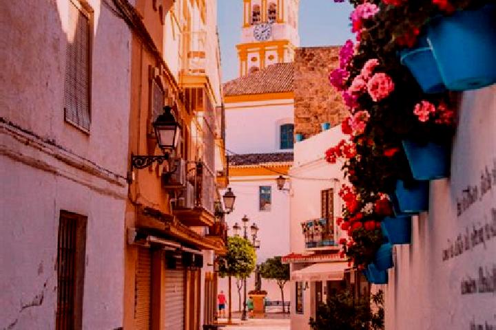 Escorts Valdeaveruelo, Spain — Local Companions