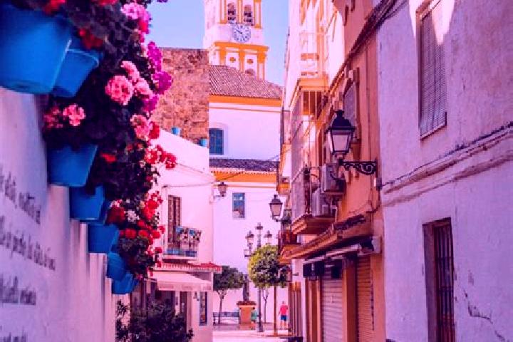 Escorts Valdeltormo, Spain — Local Companions