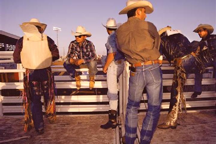 Escorts Vaqueros, Argentina — Local Companions