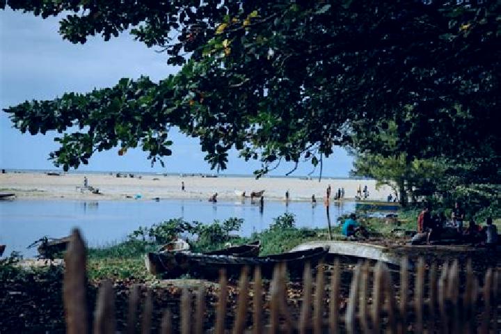 Escorts Vatomandry, Madagascar — Local Companions