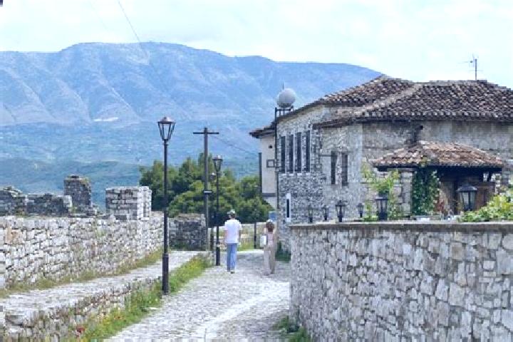 Escorts Vendresha e Vogel, Albania — Local Companions