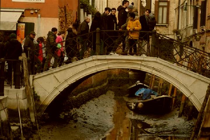 Escorts Venegazzu, Italy — Local Companions