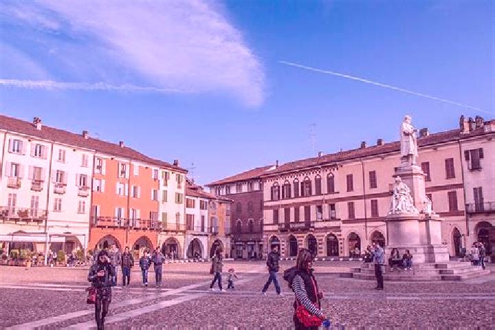 Escorts Vercelli, Italy — Local Companions
