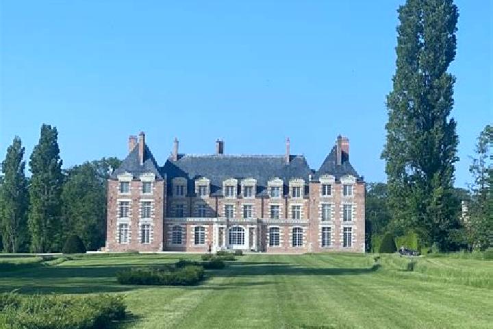 Escorts Vernou-en-Sologne, France — Local Companions