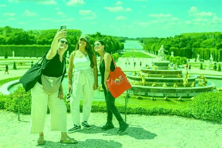 Escorts Versailles, France — Local Companions