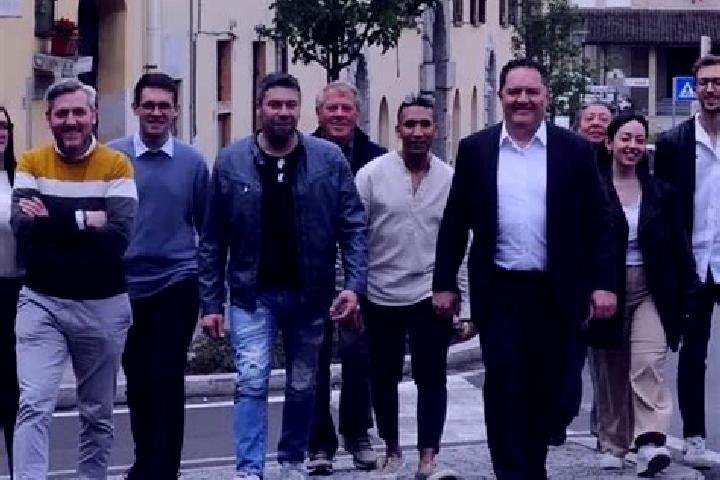 Escorts Vertemate Con Minoprio, Italy — Local Companions
