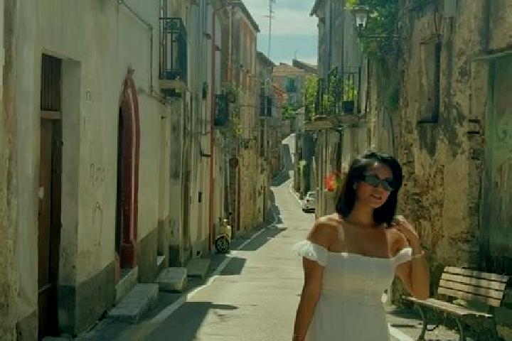 Escorts Vibonati, Italy — Local Companions