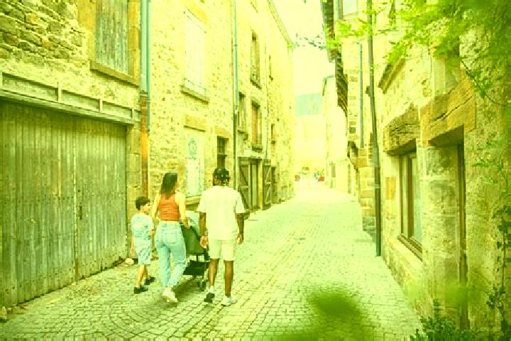 Escorts Vic-le-Comte, France — Local Companions