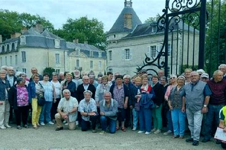 Escorts Villaines-sous-Malicorne, France — Local Companions