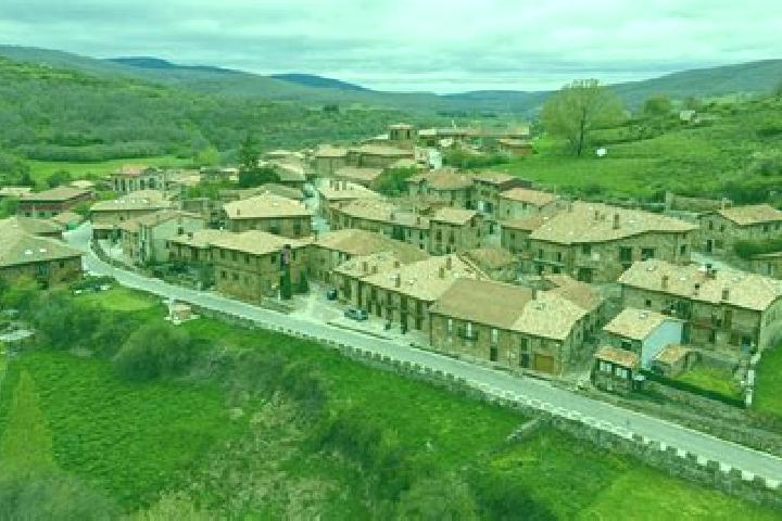 Escorts Villamiel de la Sierra, Spain — Local Companions