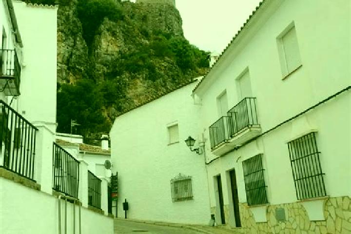 Escorts Villanueva de la Sierra, Spain — Local Companions