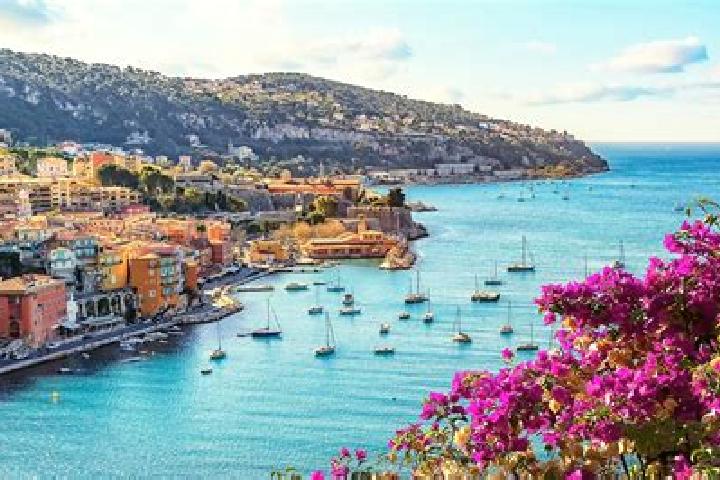 Escorts Villefranche, France — Local Companions