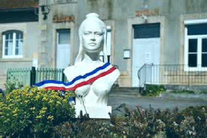 Escorts Villentrois, France — Local Companions
