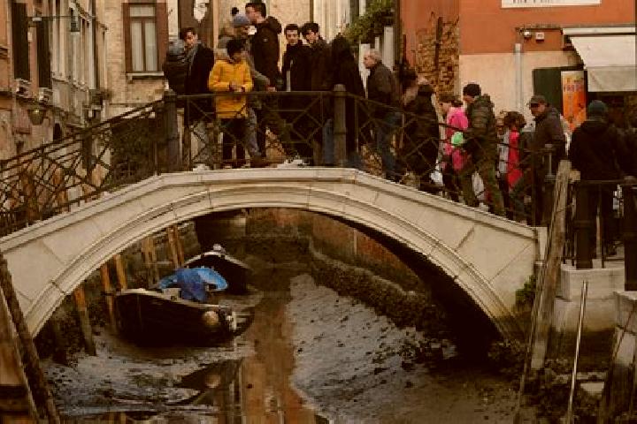 Escorts Vinchio, Italy — Local Companions