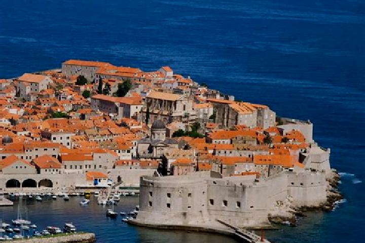 Escorts Vinez, Croatia — Local Companions