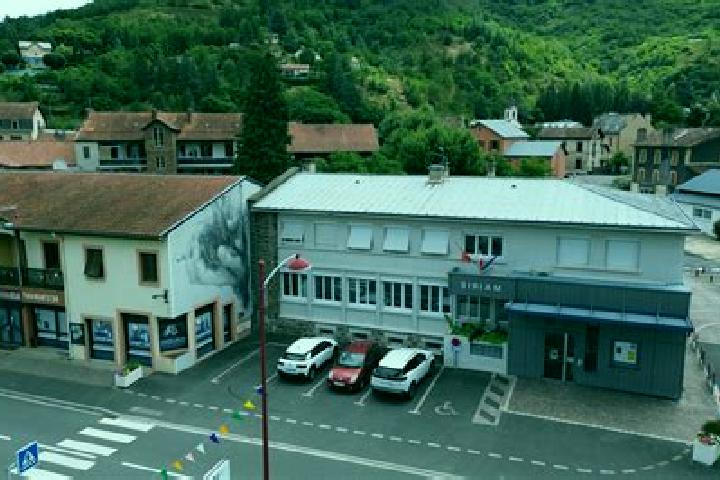 Escorts Viviez, France — Local Companions