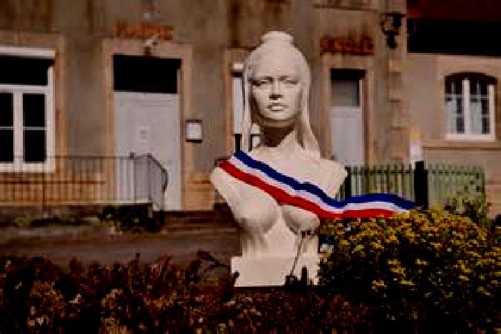 Escorts Voiteur, France — Local Companions
