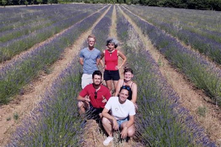 Escorts Volx, France — Local Companions