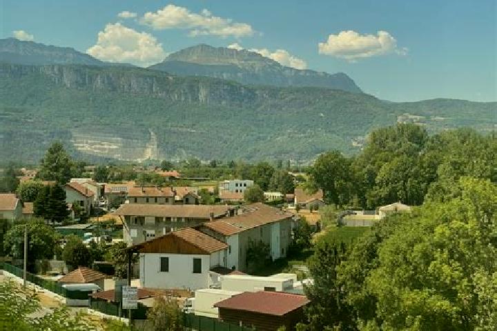 Escorts Voreppe, France — Local Companions
