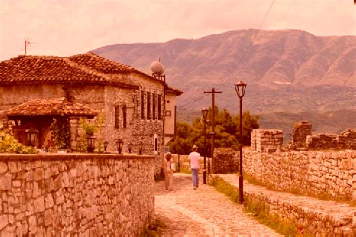 Escorts Vreshtas, Albania — Local Companions