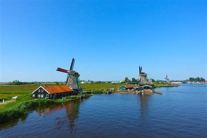 Escorts Warffum, Netherlands — Local Companions