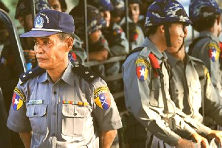 Escorts Waw, Myanmar — Local Companions