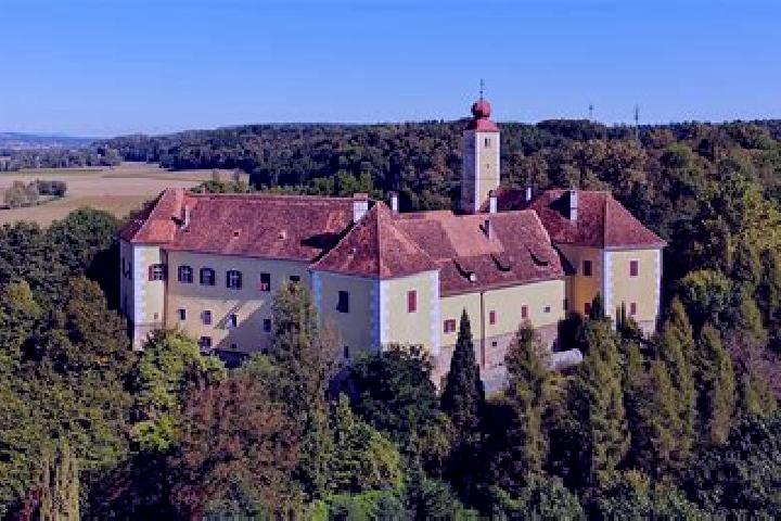 Escorts Weinburg am Sassbach, Austria — Local Companions