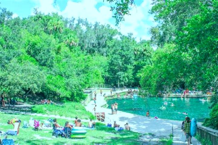 Escorts Wekiwa Springs, United States — Local Companions