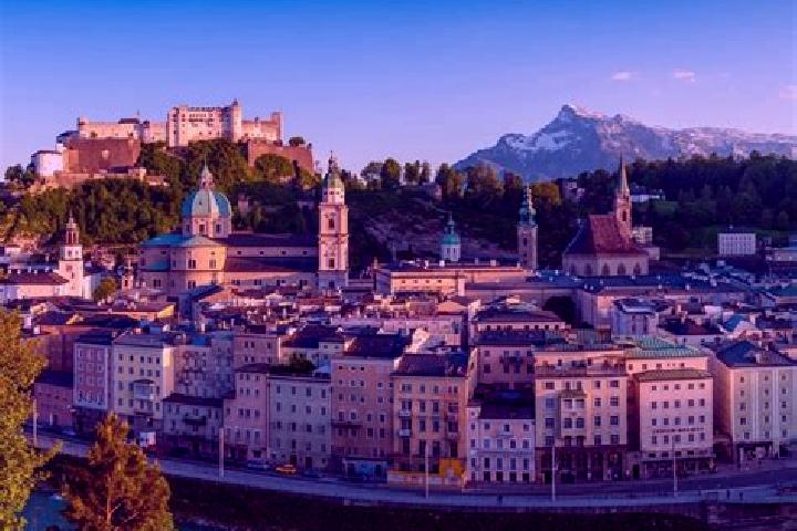 Escorts Windhag, Austria — Local Companions