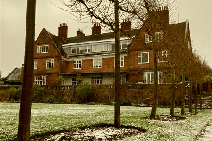 Escorts Winterbourne Abbas, United Kingdom — Local Companions
