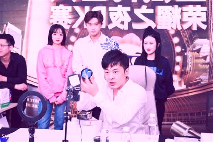 Escorts Xinba, China — Local Companions