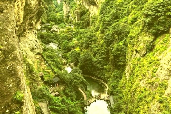Escorts Yandang, China — Local Companions