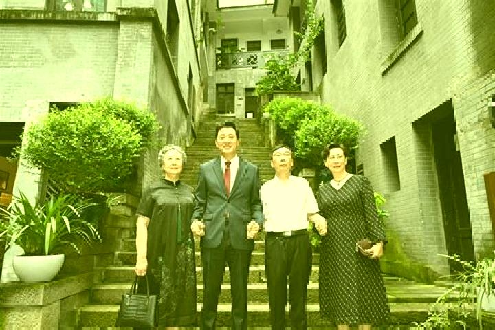 Escorts Yanggang, China — Local Companions