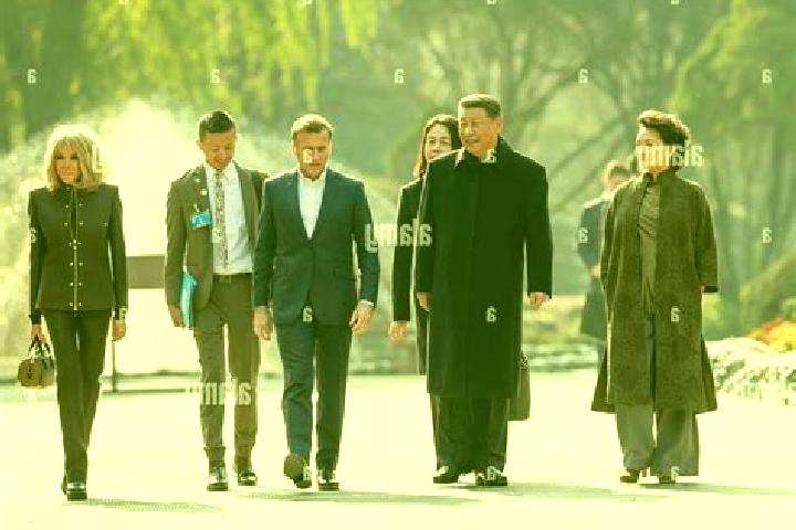 Escorts Yangong, China — Local Companions