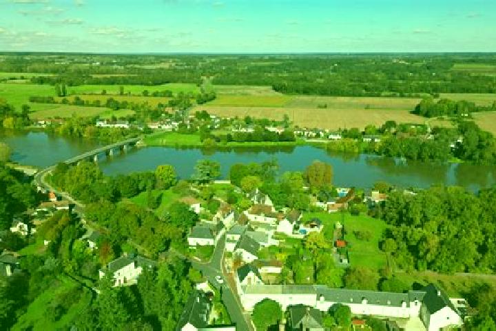 Escorts Yzeures-sur-Creuse, France — Local Companions