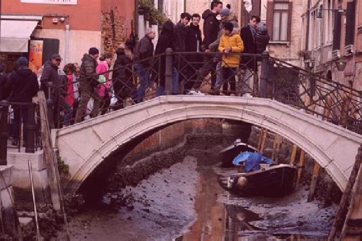 Escorts Zaccanopoli, Italy — Local Companions
