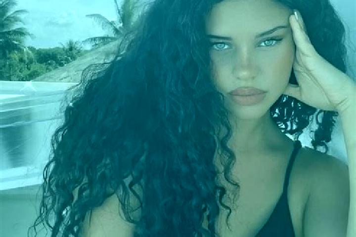 Eva, 20, a black grey-eyed latina companion based in Hoveyzeh. Offering Dinner Date, Tantra, OWO, Domination. Available for incall and outcall, day and eveni...