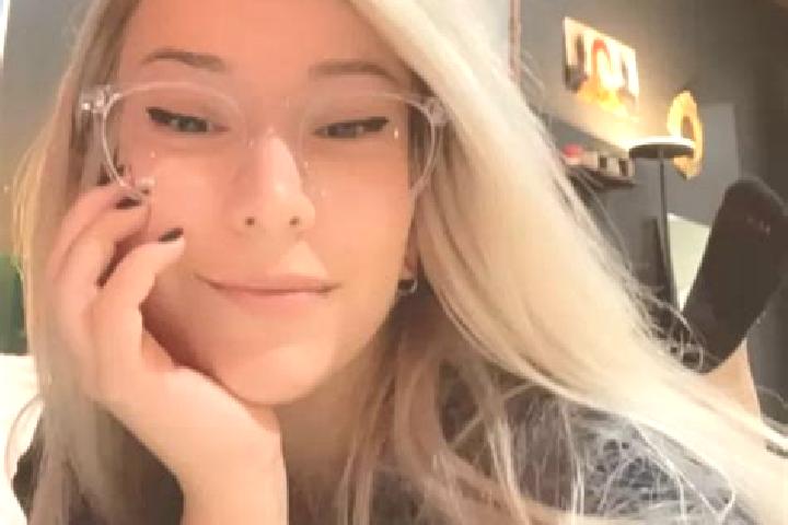 Eva, 20, a blonde dark-eyed caucasian companion based in Phon. Offering CIM, Girlfriend Experience, Roleplay, Deep French Kissing, Domination. Available for ...