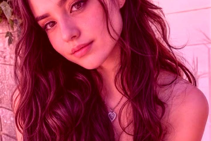 Eva, 20, a brunette hazel-eyed mixed companion based in Miannay. Offering Prostate Massage, Erotic Massage, Tantra, Massage. Available for incall and outcall...