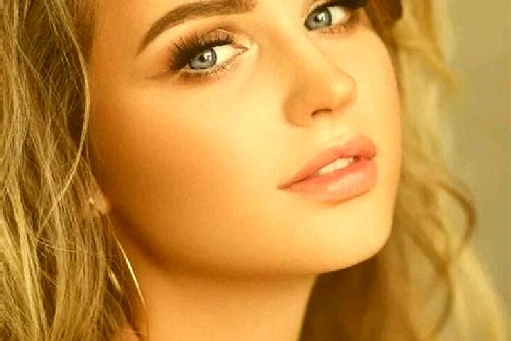 Eva, 20, a dark blonde blue-eyed mediterranean companion based in Menai Bridge. Offering Deep French Kissing, Erotic Massage, Tantra, Travel Companion. Avail...