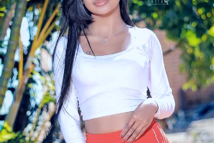 Eva, 20 — Escort in Imerintsiatosika, Madagascar