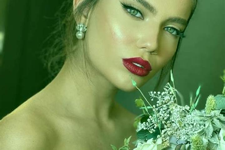 Eva, 20 — Escort in Silver Berry, Canada