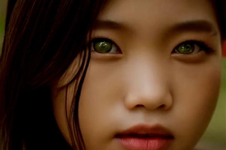 Eva, 21, a black green-eyed asian companion based in Sora. Offering Party Girl, Dinner Date. Available for incall and outcall, day and evening dates.