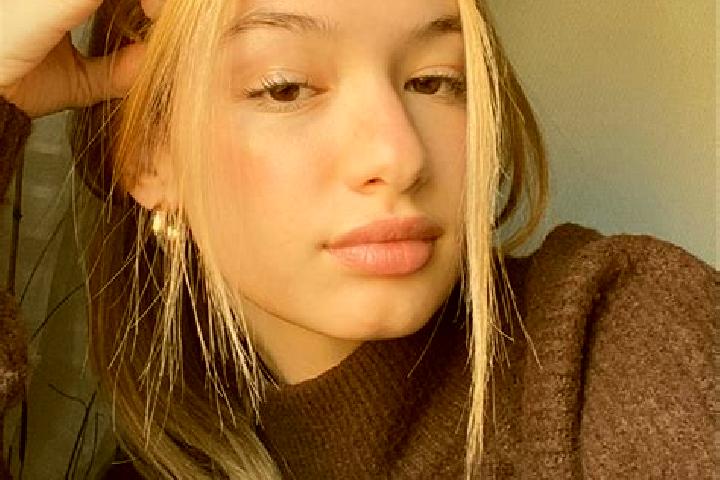 Eva, 21, a blonde brown-eyed asian companion based in Csany. Offering Party Girl, Striptease, Couples, OWO, Duos. Available for incall and outcall, overnight...