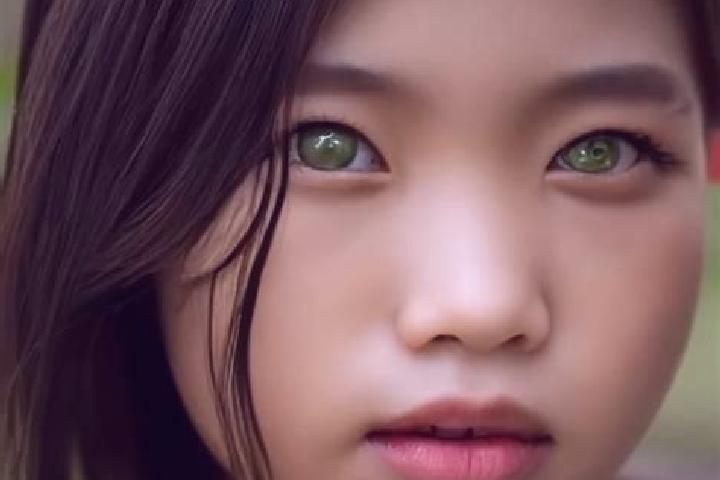 Eva, 21, a red green-eyed asian companion based in Bogouayo. Offering CIM, Tantra, Prostate Massage. Available for incall and outcall, day and evening dates.