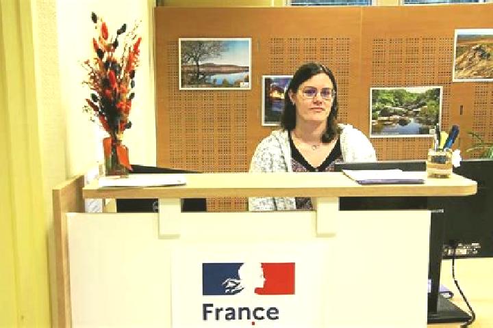Eva, 21 — Escort in La Feuillee, France