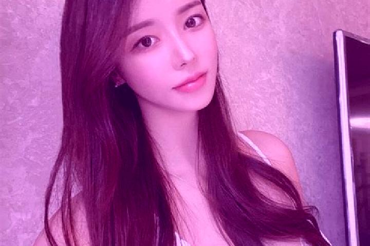 Eva, 21 — Escort in Lutianxiang, China