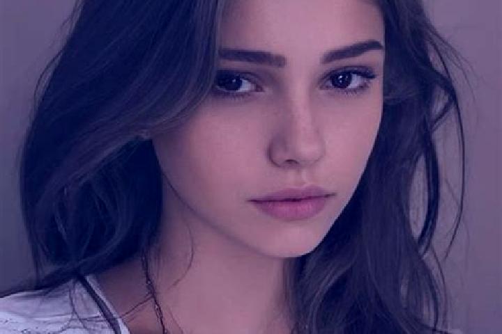 Eva, 22, a auburn hazel-eyed slavic companion based in Roquefort-sur-Soulzon. Offering Striptease, OWO. Available for incall and outcall, day and evening dates.