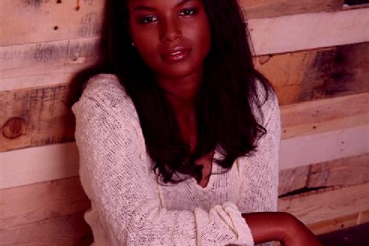 Eva, 22, a brunette dark-eyed ebony companion based in Harij. Offering Overnight, Couples, Party Girl. Available for incall and outcall, day and evening dates.